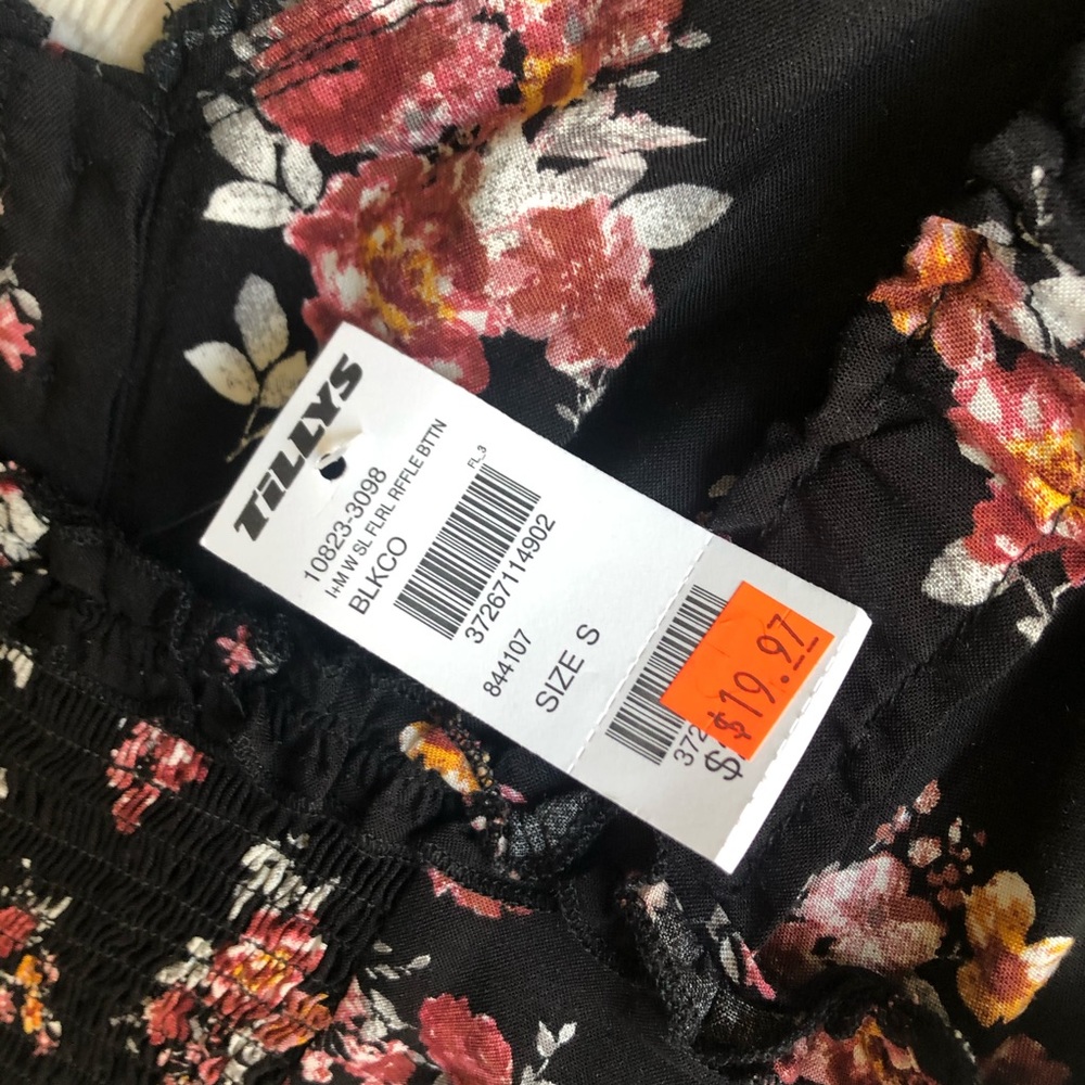 5/$25 Floral Ruffle Button Top - Picture 6 of 8